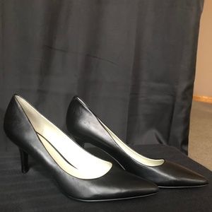 Nine West woman’s black pointy toe pumps.